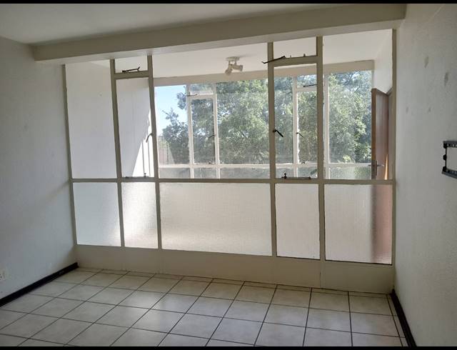 1 BEDROOM SECTIONAL TITLE FOR SALE IN PARKDENE